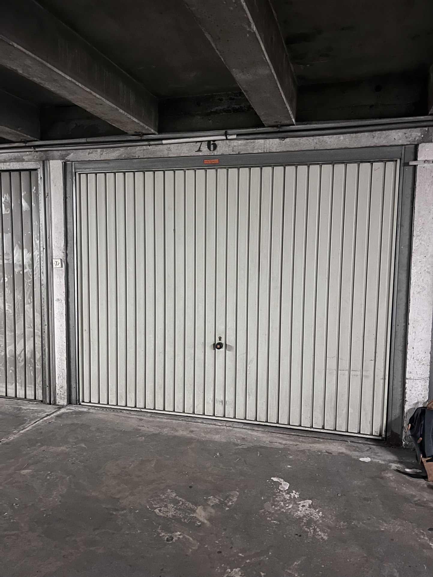 Garage fermé en sous-sol avec éclairage et prise électrique   85 € CC