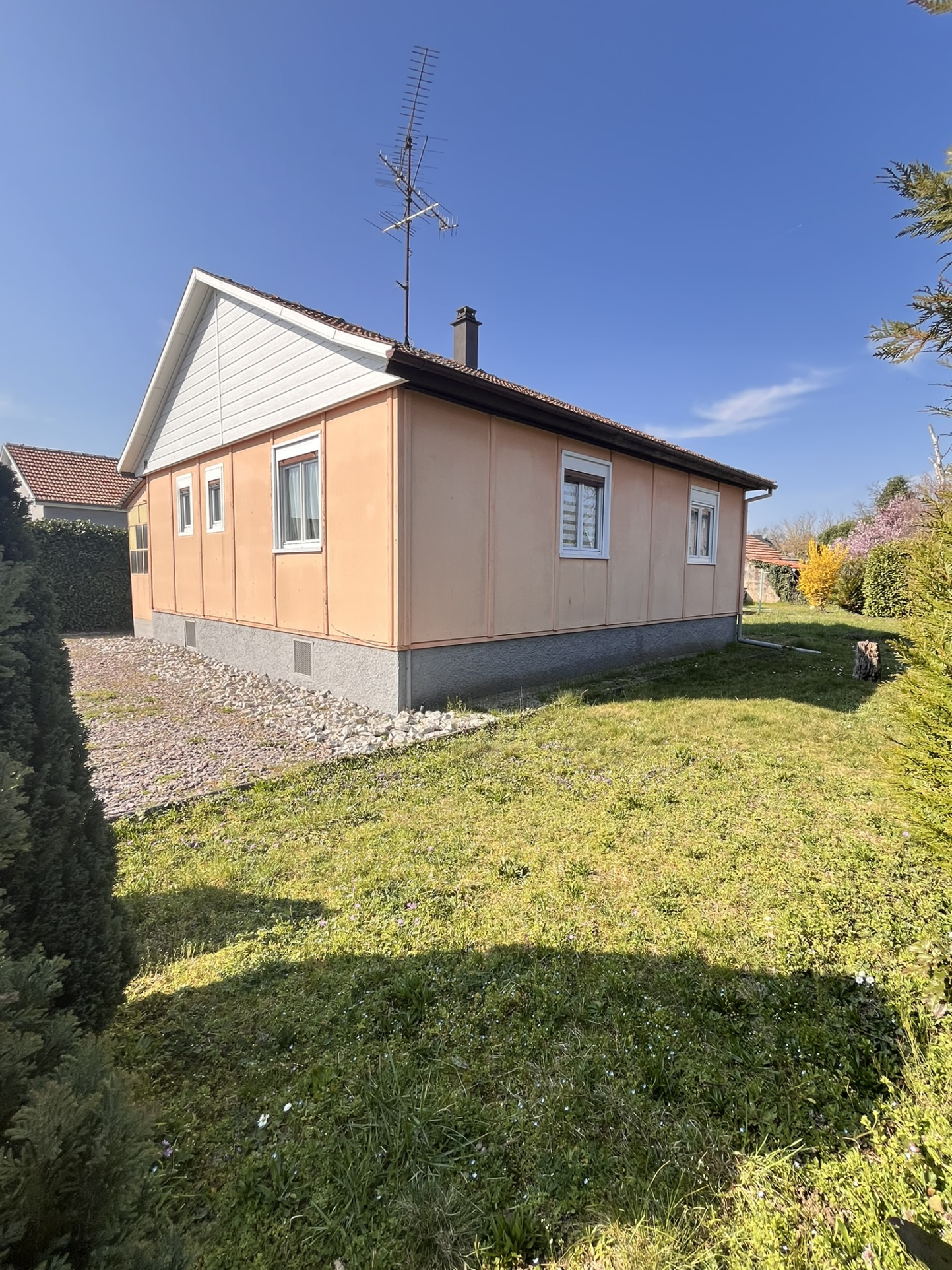 Charmante maison de 60 m2 avec sous-sol complet et terrain de 5,59 ares
